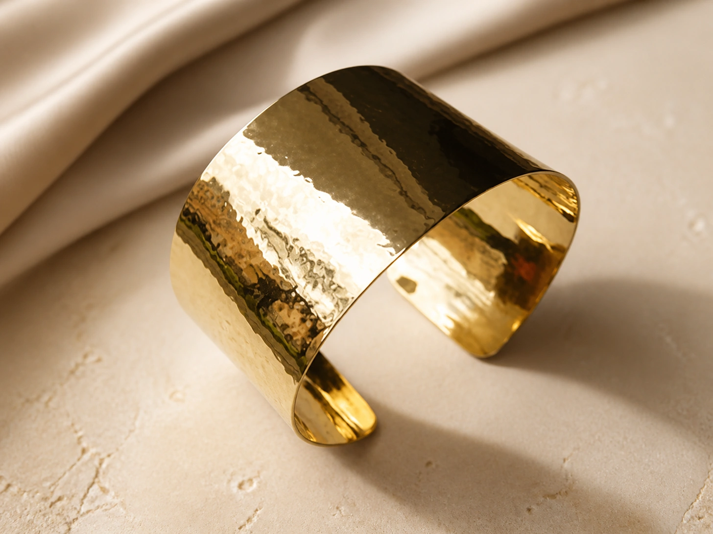 Armschmuck, von Renate Bauer in Linz handgefertigt